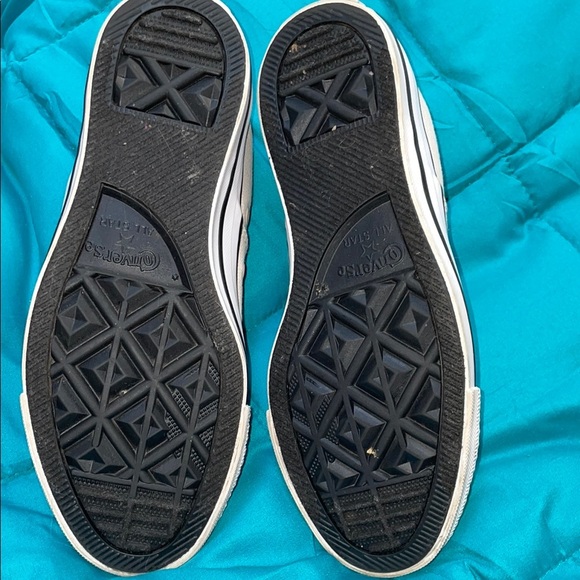 Converse Cream Canvas Sneakers (6.5) - Picture 7 of 9